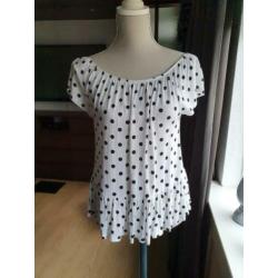Off shoulder top met stippen