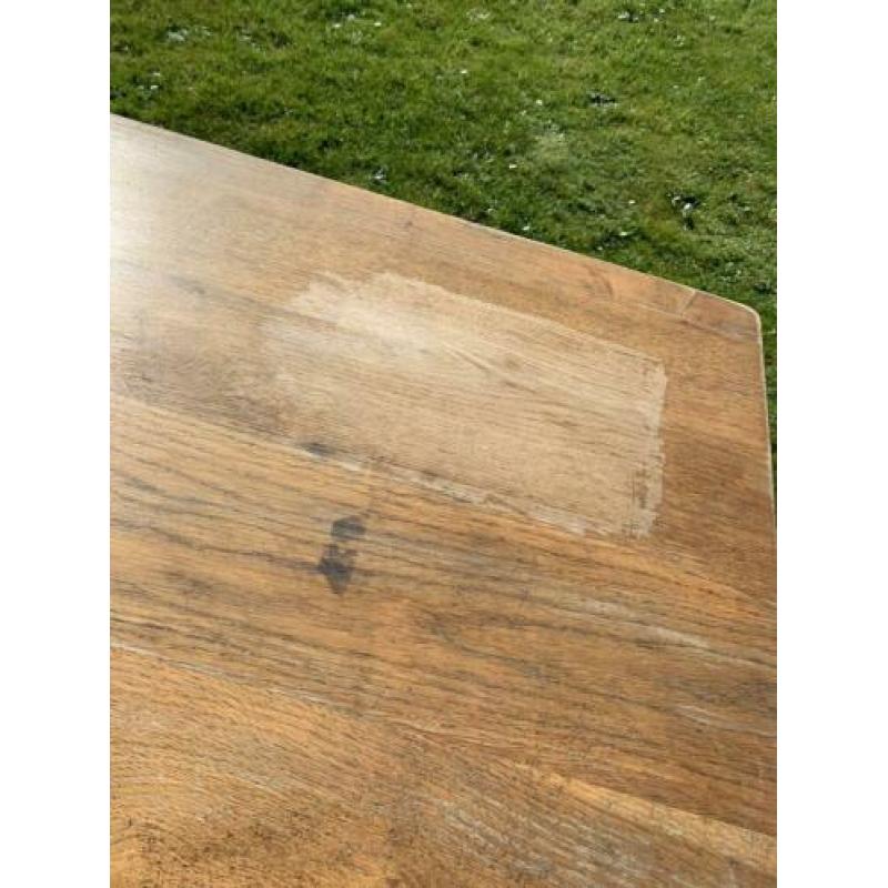 Eettafel van eikenhout