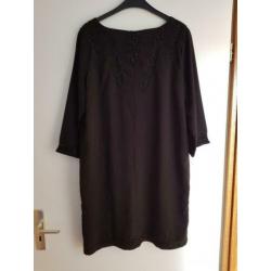 Prachtige zwarte tuniek met kraaltjes. Merk object. Mt 42