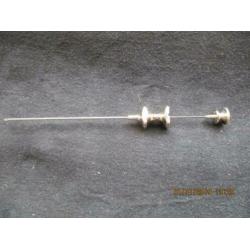 B-236, Medisch antiek, lange holle naald