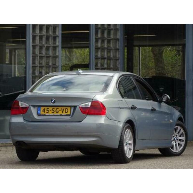 BMW 3-Serie SEDAN 318i NAVI / ZEER NETJES!
