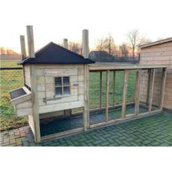 HOOIBERG KIPPENHOK met ren hooischuur met ren