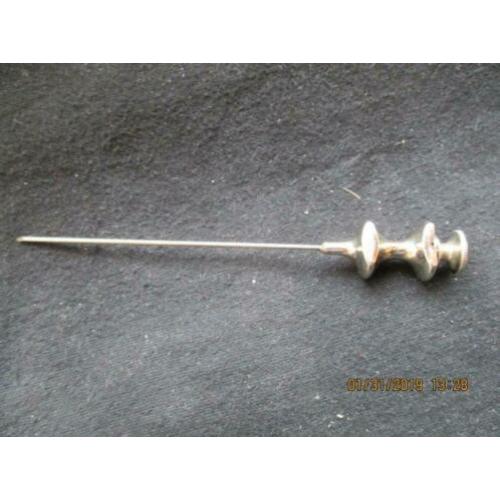 B-236, Medisch antiek, lange holle naald