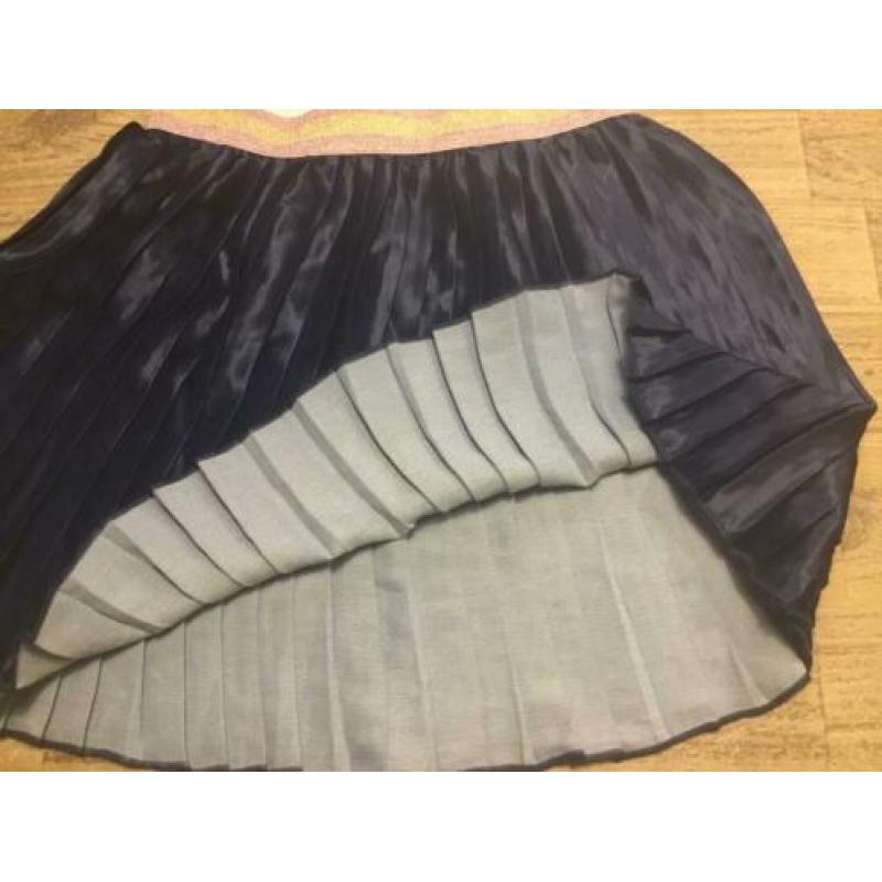 Nieuw plissé rokje NOP blauw glans meisje lente 140 merk