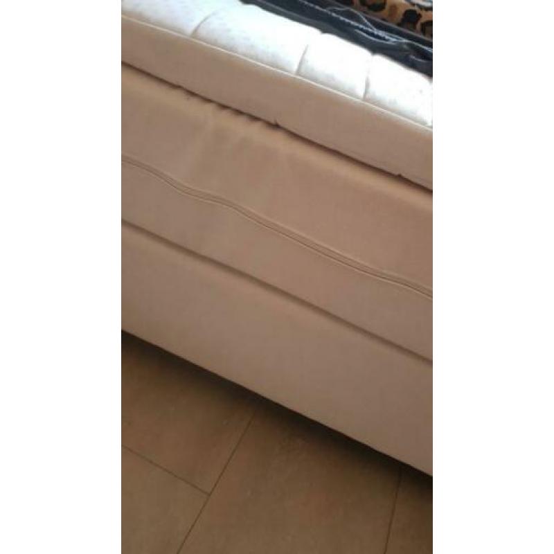 Prachtige 1 persoons boxspring te koop 90 cm x200 cm