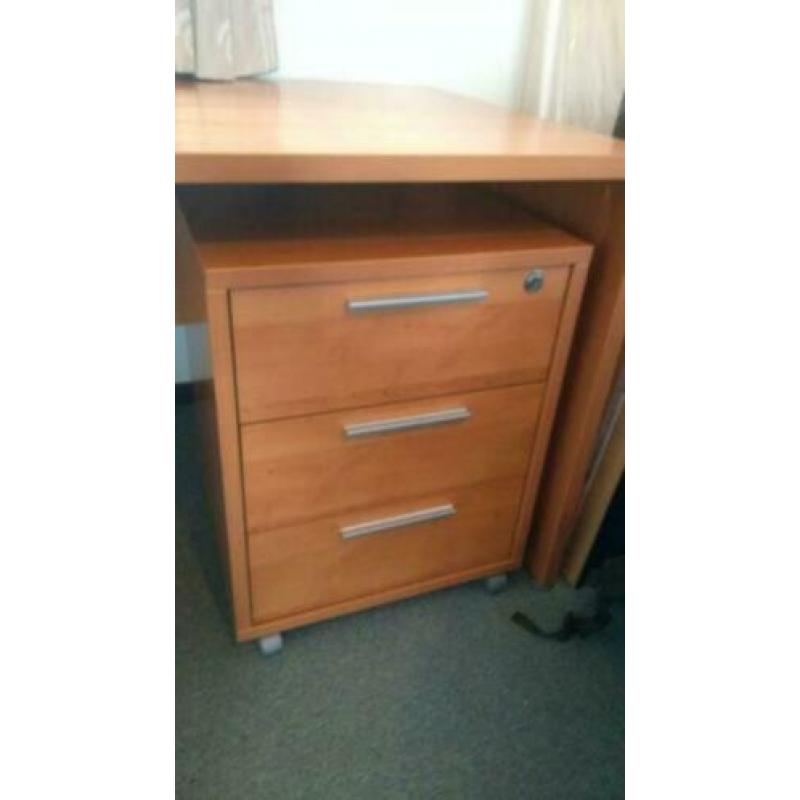 Bureau met ladeblok