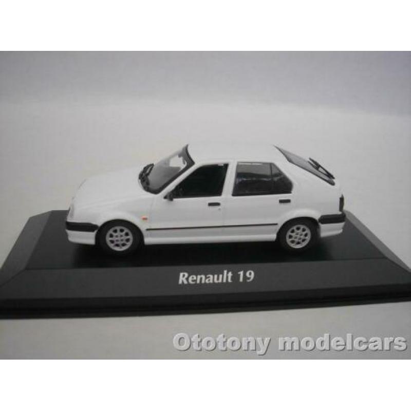 Renault 19 1995 Wit 1/43 Maxichamps