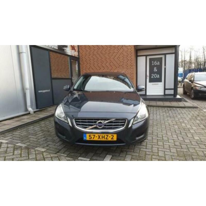 Volvo V60 T3 KINETIC