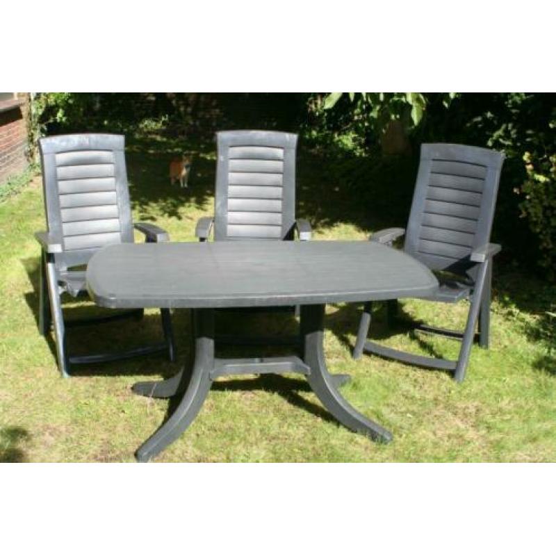 3 mooie tuinstoelen en tafel kunstsstof van JARDIN