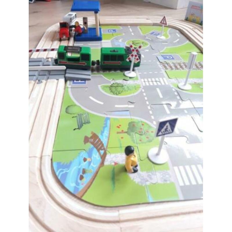 Houten treinbaan, autobaan, met batterij trein! Past op brio