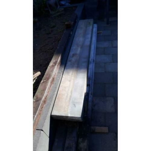 Betonnen schuttingpalen