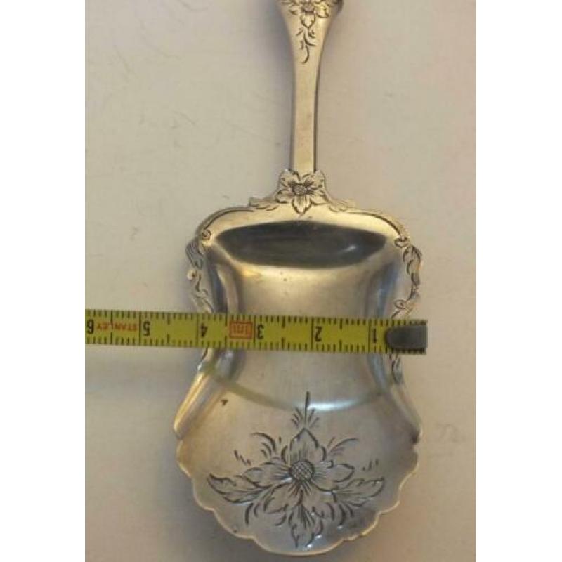 Antiek zilveren dienlepel uit 1859. nr 2
