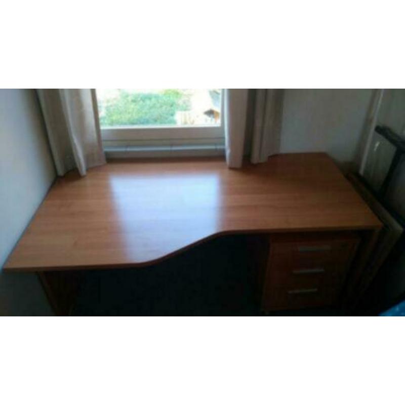 Bureau met ladeblok