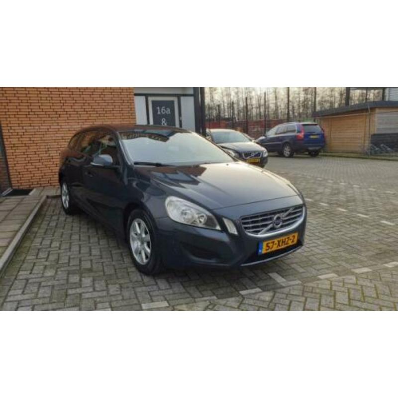 Volvo V60 T3 KINETIC