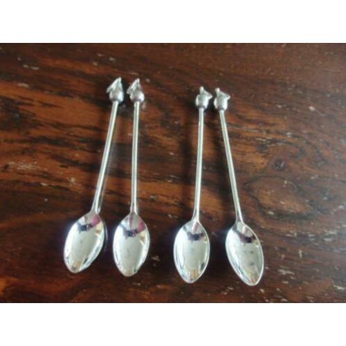 4 - Theelepeltjes - met fruitafbeeldingen. 2x appel en 2x pe