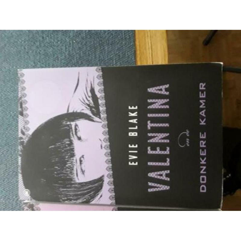 Evie Blake, - Valentina serie