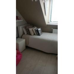 Prachtige 1 persoons boxspring te koop 90 cm x200 cm