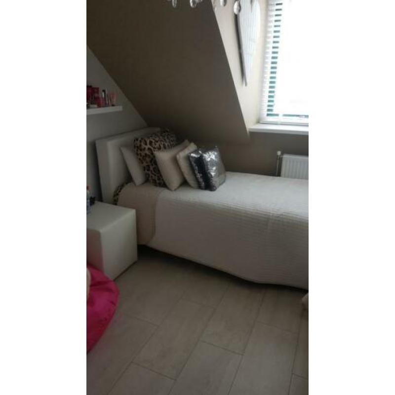 Prachtige 1 persoons boxspring te koop 90 cm x200 cm