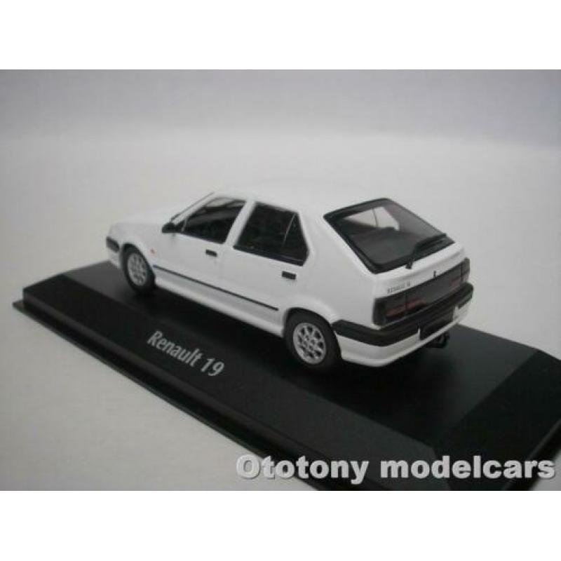 Renault 19 1995 Wit 1/43 Maxichamps