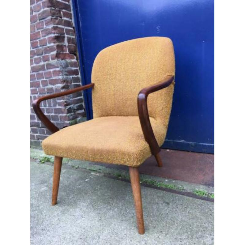 Vintage jaren 50/60 coctail stoeltje met teak armleuning.