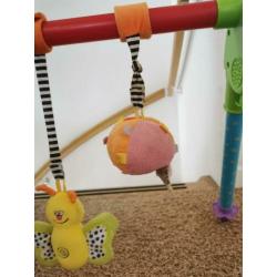 Babygym met muisje vlinder en bal.