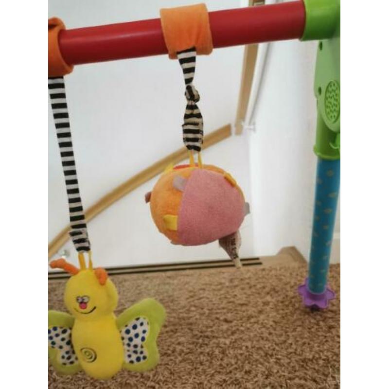 Babygym met muisje vlinder en bal.