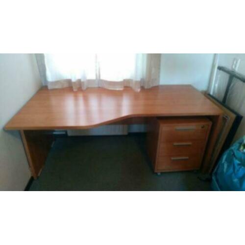 Bureau met ladeblok