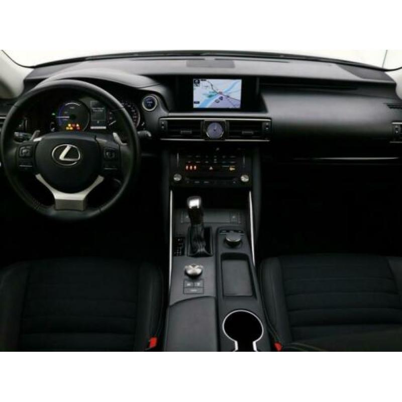 Lexus IS 300h Hybrid Business Line | Navigatie (bj 2018)