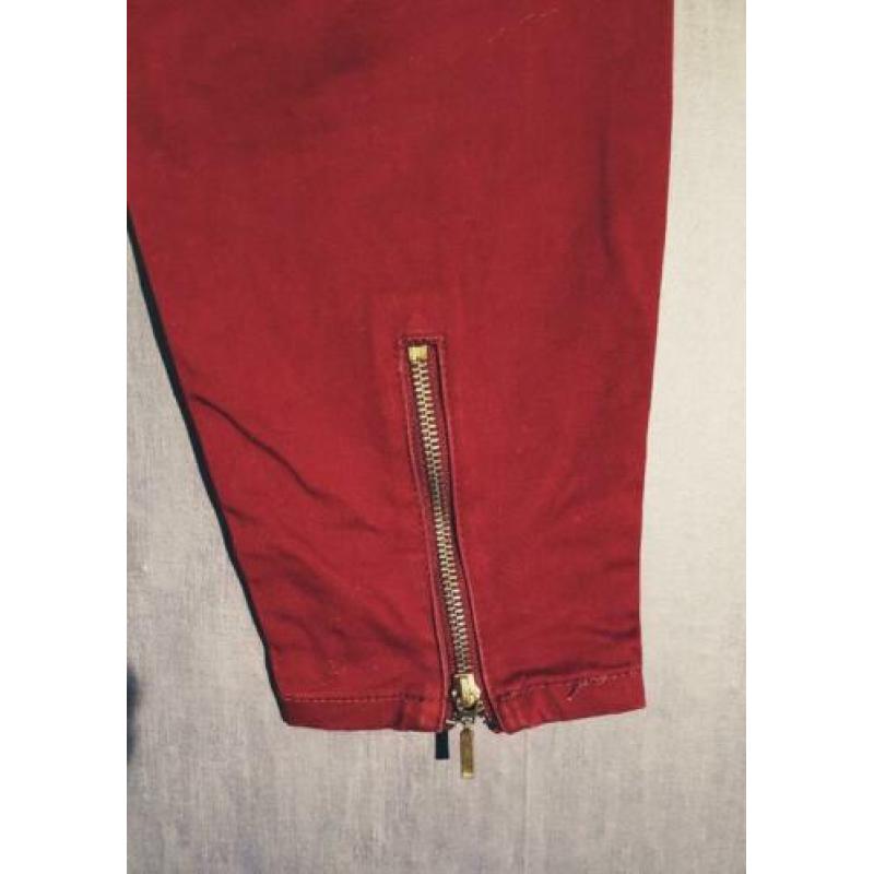 H&M broek 7/8 Rood met ritsjes in de pijpen.