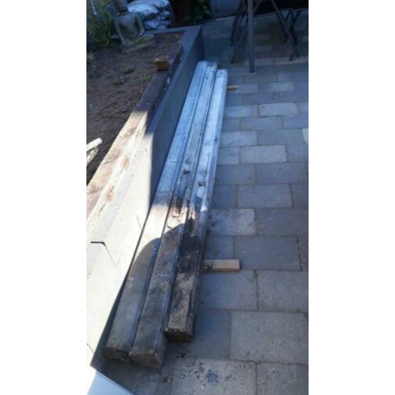 Betonnen schuttingpalen