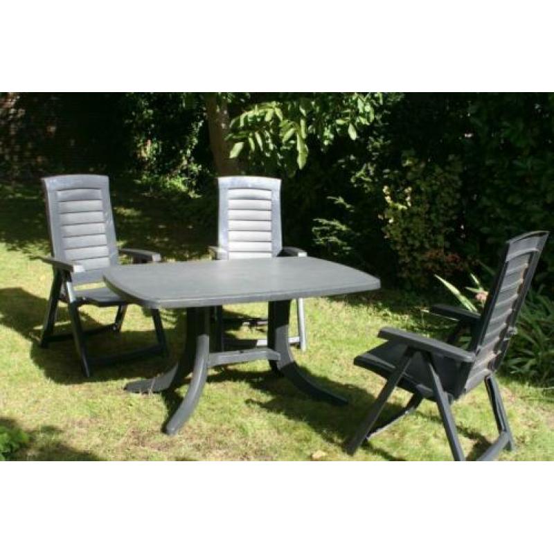 3 mooie tuinstoelen en tafel kunstsstof van JARDIN