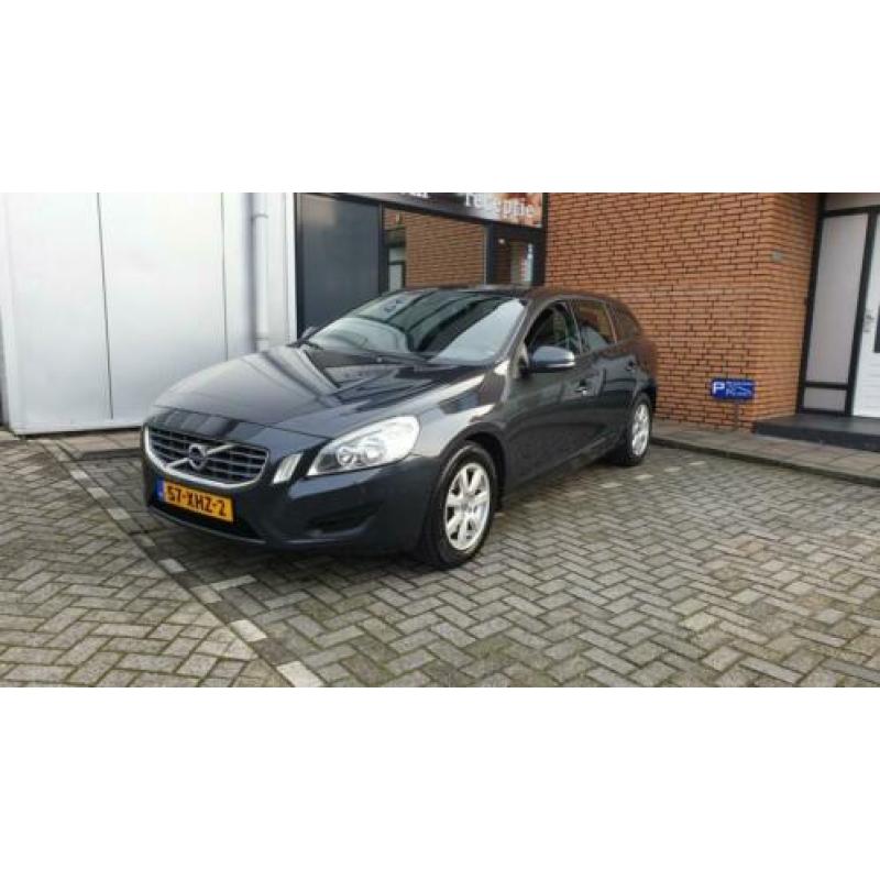Volvo V60 T3 KINETIC