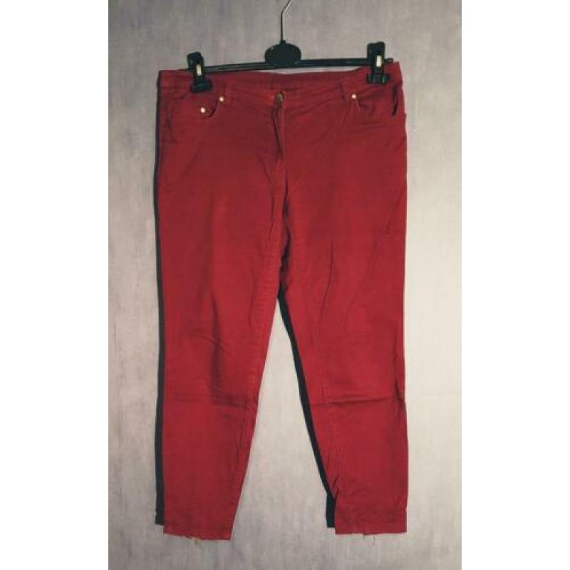 H&M broek 7/8 Rood met ritsjes in de pijpen.