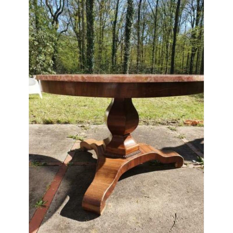 Antieke tafel met blad van marmer