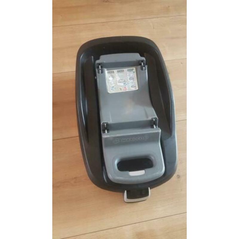 Maxicosi pebble + family fix + spiegeltje voor achterstoel