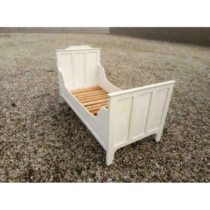 633, antiek grenenhouten bed te koop (85x186 matrasmaat)