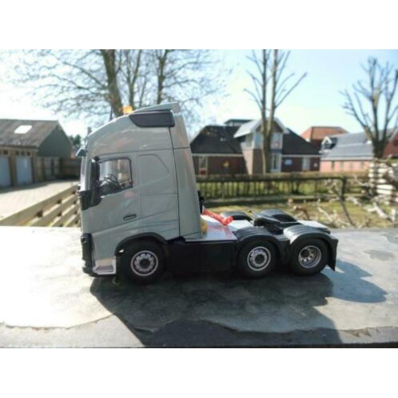 Tekno Volvo FH4 XL Globetrotter 6x2
