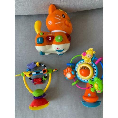 Vtech pak me dan kat en speeltjes van playgro en B kids
