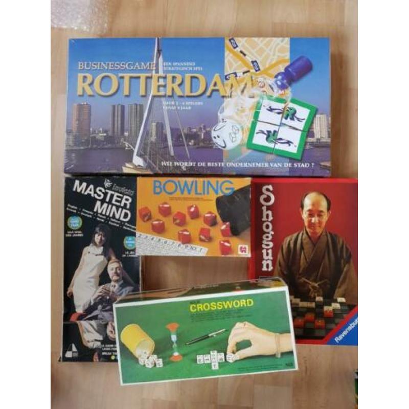 Set van 18 Gezelshap spellen