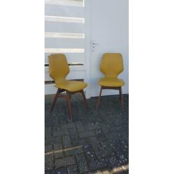 2 retro 70-jaren stoelen