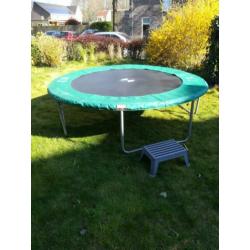 Berg trampoline met hoes 270