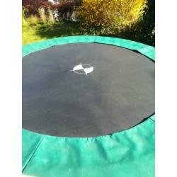 Berg trampoline met hoes 270