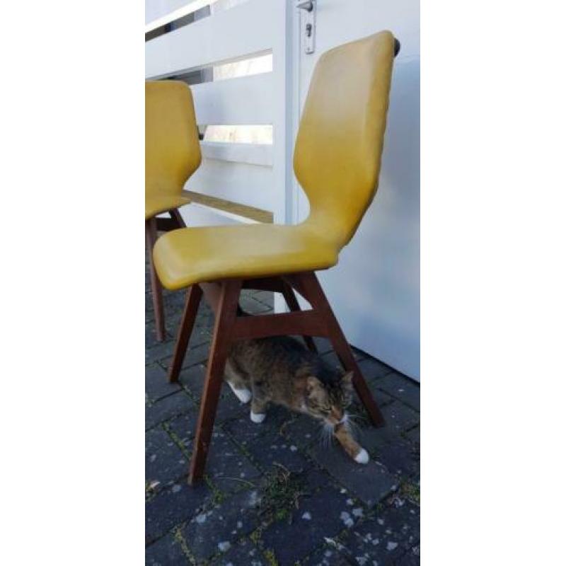 2 retro 70-jaren stoelen