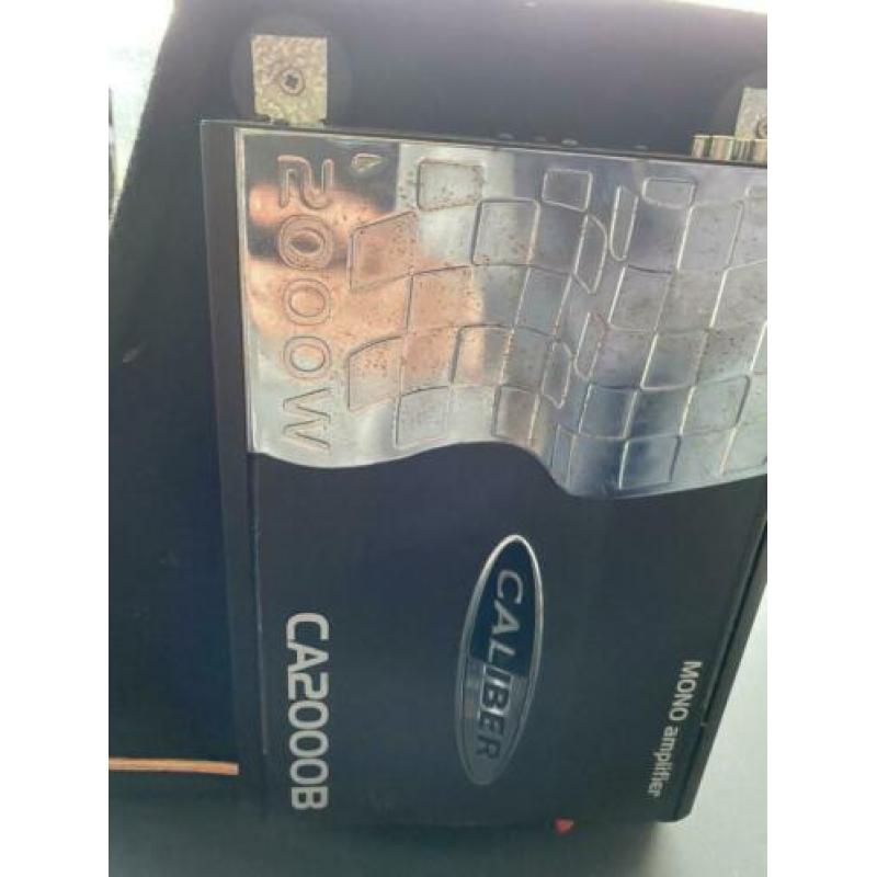 Auto Subwoofer Caliber 2000W met versterker