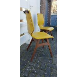 2 retro 70-jaren stoelen
