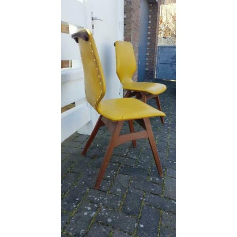 2 retro 70-jaren stoelen