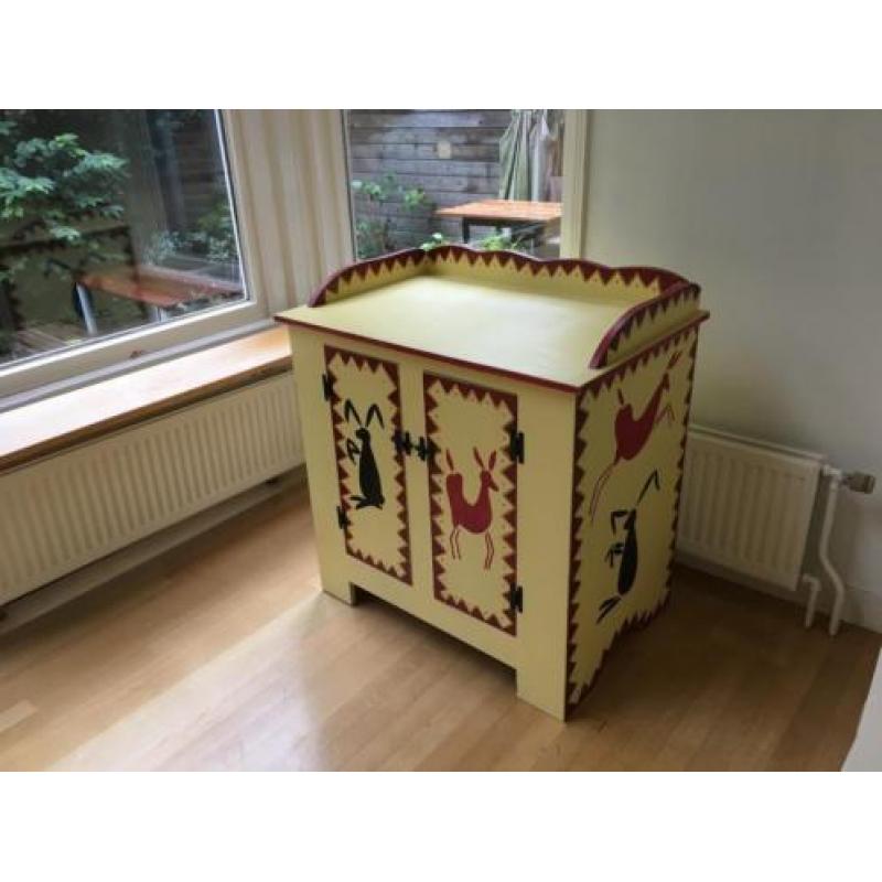 Gele houten handgeverfde opbergkast