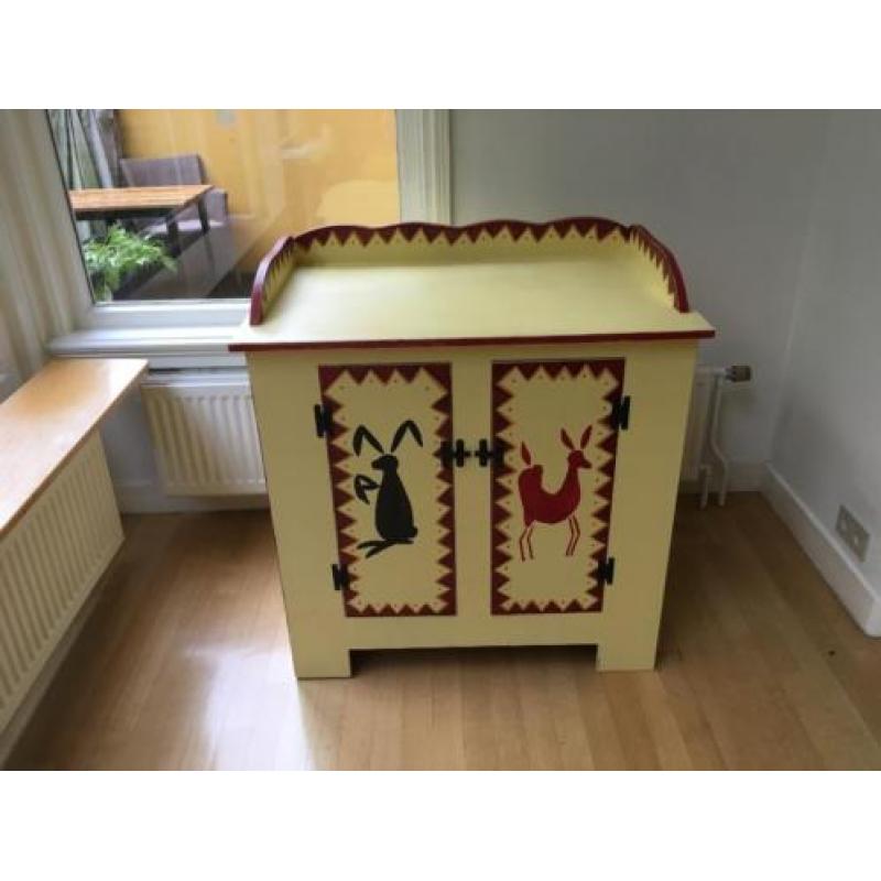 Gele houten handgeverfde opbergkast