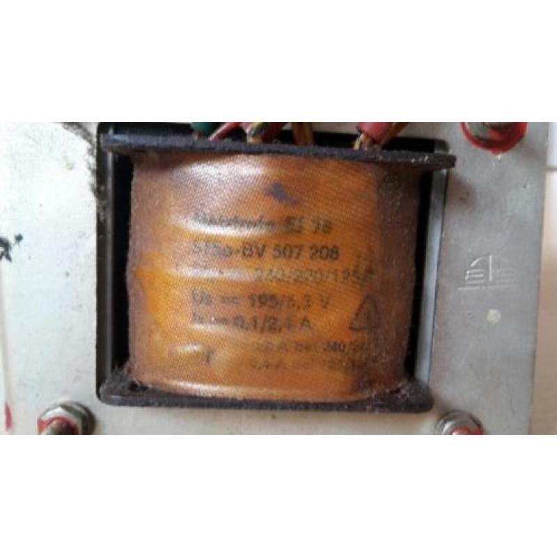 Voedingstrafo 195V bij 100mA. 6.3V bij 2.4A