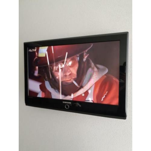 Samsung TV zwart 32inch-80cm + ophangbeugel